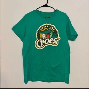 Disney Green All Star Neverland Crocs Short Sleeve Tee, size Large